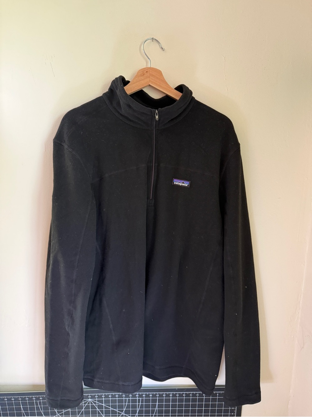 Patagonia Men’s Black Quarter-Zip Fleece Pullover